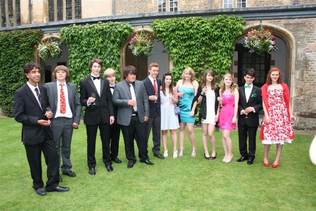 618x404 pixels (79K)